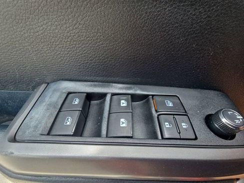 Used 2017 Toyota Tacoma TRD Off-Road AWD/4WD image 28