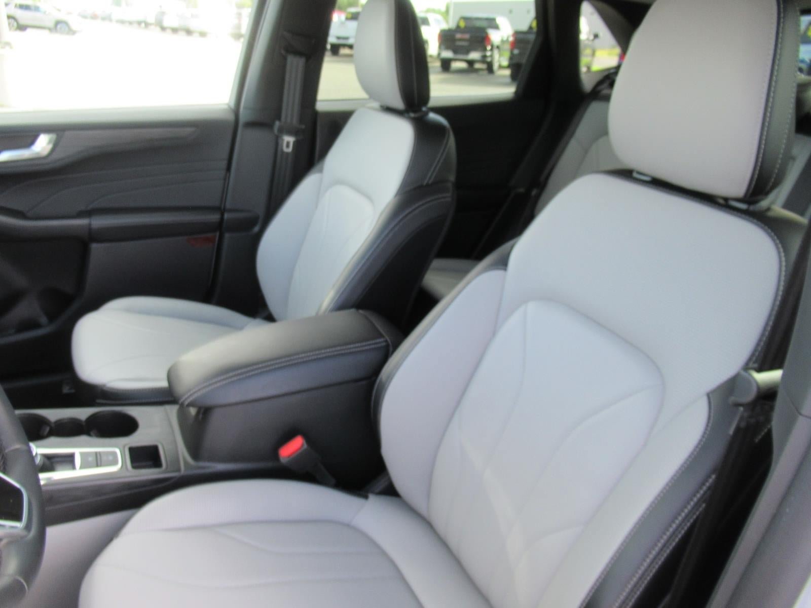 Used 2025 Ford Escape Platinum w/ Premium Technology Package AWD/4WD image 20