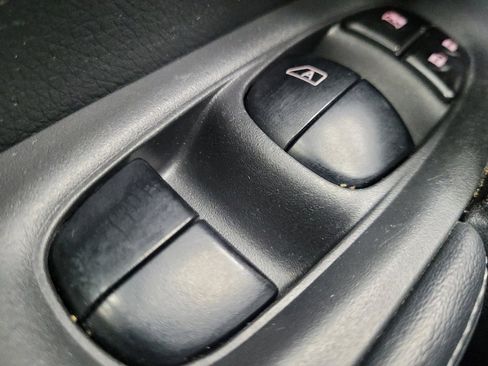 Used 2018 Nissan Rogue SV AWD/4WD image 27