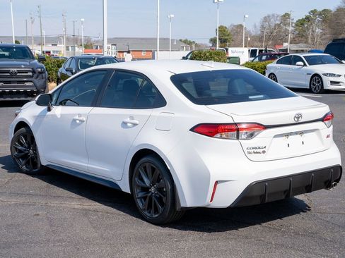 Certified 2025 Toyota Corolla SE image 3