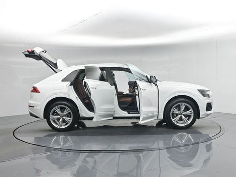 Used 2023 Audi Q8 Premium Plus image 4
