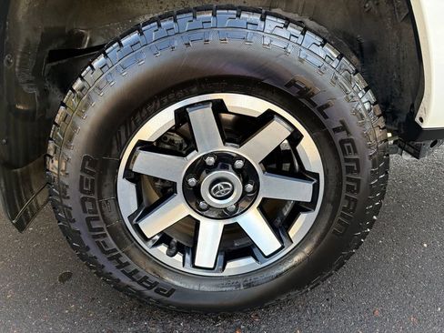 Used 2023 Toyota 4Runner TRD Off-Road Premium AWD/4WD image 7