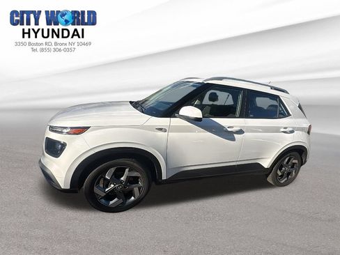 Used 2023 Hyundai Venue SEL FWD image 2