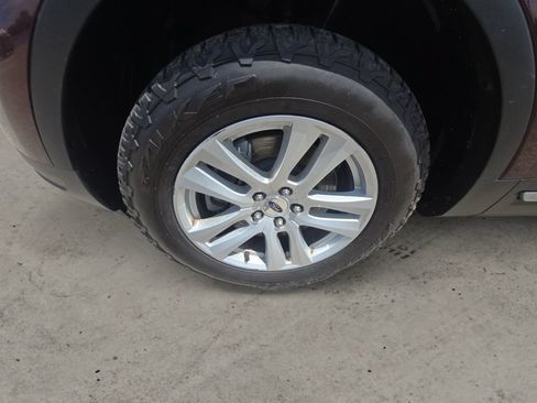 Used 2018 Ford Explorer XLT w/ Equipment Group 202A AWD/4WD image 9