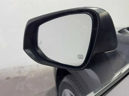 Used 2020 Toyota Highlander LE FWD image 11