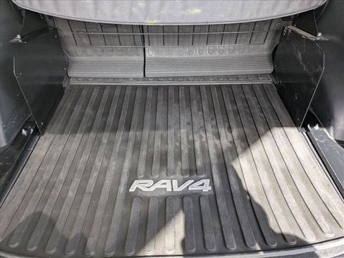 Used 2021 Toyota RAV4 LE image 6