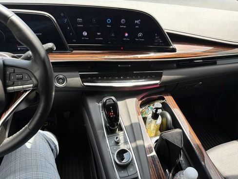 Used 2024 Cadillac Escalade ESV Premium Luxury RWD image 17
