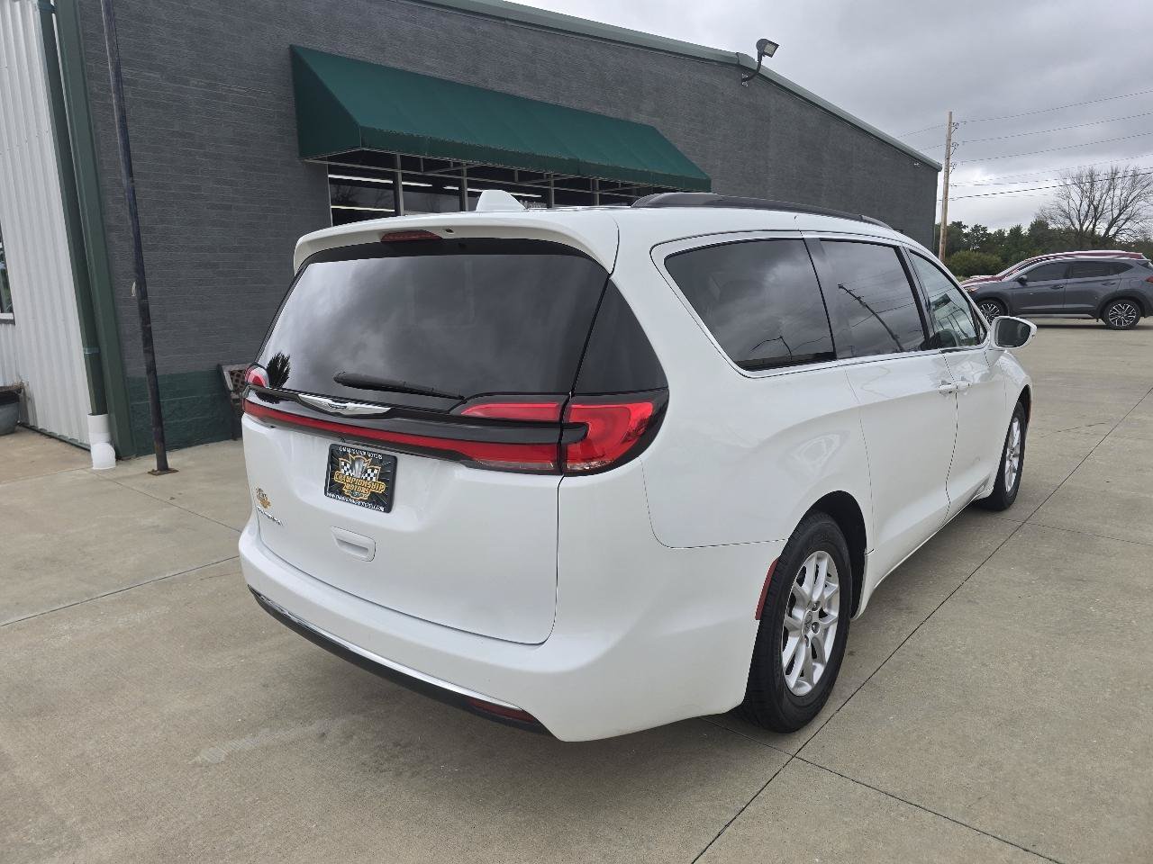Used 2022 Chrysler Pacifica Touring-L FWD image 5
