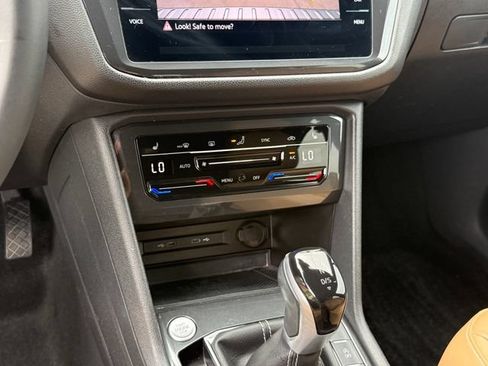 Used 2023 Volkswagen Tiguan SE FWD image 19