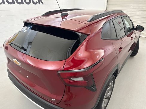 Certified 2025 Chevrolet Trax LT w/ Driver Confidence Package FWD image 31