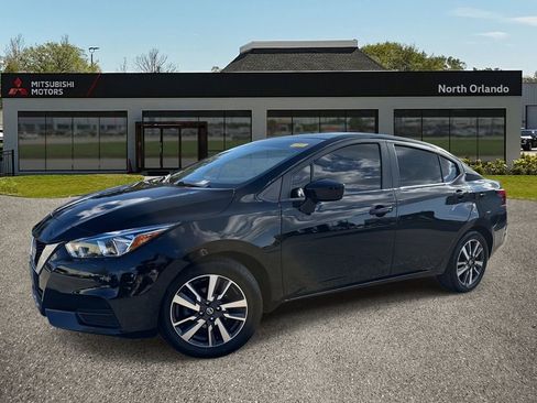 Used 2022 Nissan Versa SV image 1