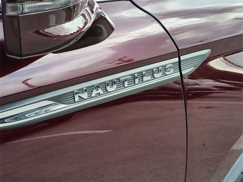 Used 2019 Lincoln Nautilus Select image 10
