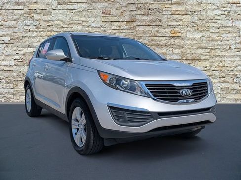 Used 2013 Kia Sportage LX FWD image 2