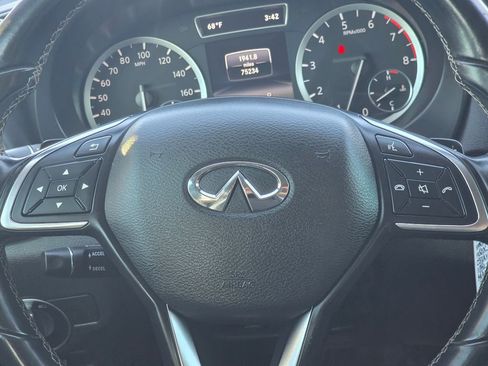 Used 2017 INFINITI QX30 Sport image 16