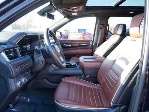 Used 2023 GMC Yukon XL Denali Ultimate image 9