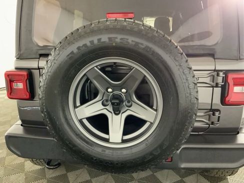 Used 2025 Jeep Wrangler Unlimited Sahara w/ Technology Group AWD/4WD image 13