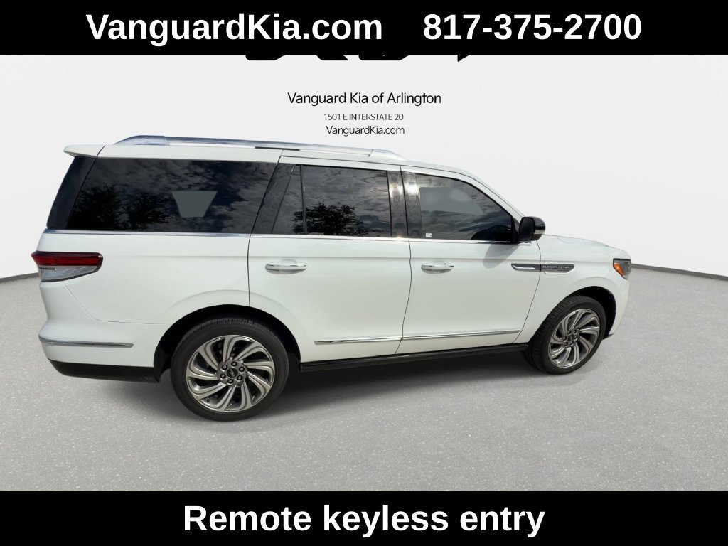Used 2022 Lincoln Navigator 4WD image 10