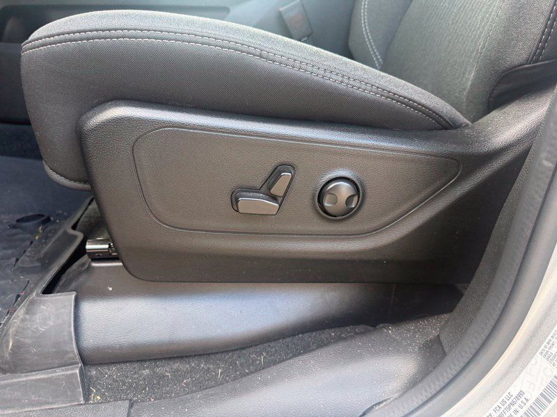Used 2023 RAM 1500 Big Horn AWD/4WD image 4