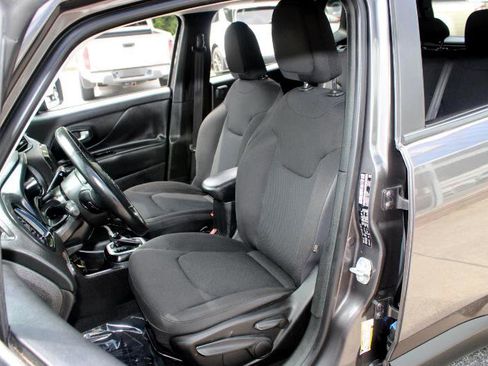 Used 2018 Jeep Renegade Altitude w/ UConnect 8.4 Nav Group image 12