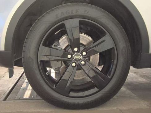 Used 2016 Land Rover Discovery Sport SE AWD/4WD image 5