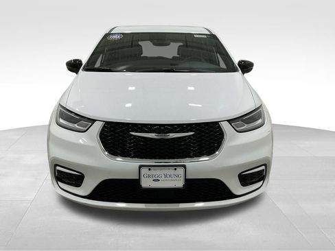 Used 2025 Chrysler Pacifica Select FWD image 7