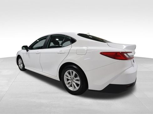 Used 2025 Toyota Camry LE image 2