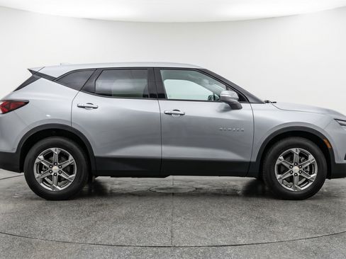 Used 2025 Chevrolet Blazer LT FWD image 11