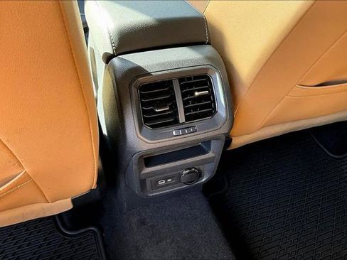 Certified 2023 Volkswagen Tiguan SE w/ Panoramic Sunroof Package FWD image 18