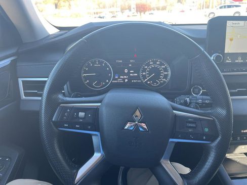Used 2024 Mitsubishi Outlander SE image 18