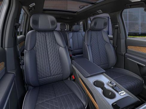 New 2026 Cadillac Vistiq Premium Luxury w/ LPO, Floor Liner Package AWD/4WD image 16