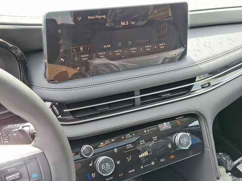 New 2026 INFINITI QX60 Luxe w/ Family Package image 8