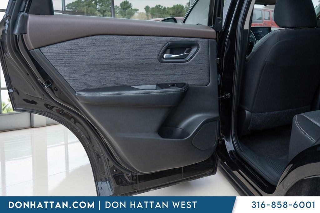 Used 2023 Nissan Rogue SV FWD image 16
