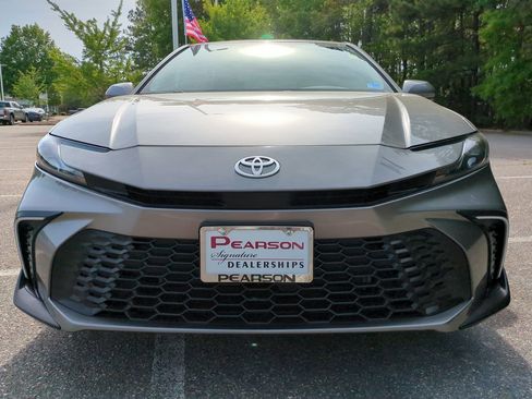 Used 2025 Toyota Camry SE w/ Convenience Package FWD image 9