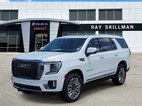 Used 2024 GMC Yukon Denali Ultimate w/ LPO, Illumination Package AWD/4WD image 3