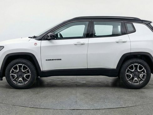 Used 2025 Jeep Compass Trailhawk AWD/4WD image 5