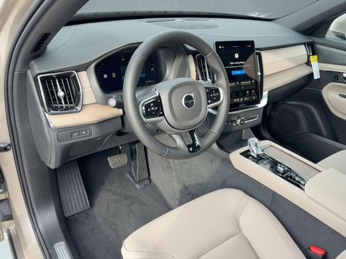 New 2026 Volvo XC90 T8 Plus w/ Protection Package Premier AWD/4WD image 4