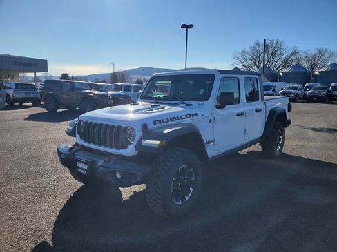 Used 2024 Jeep Gladiator Rubicon w/ Convenience Group image 13