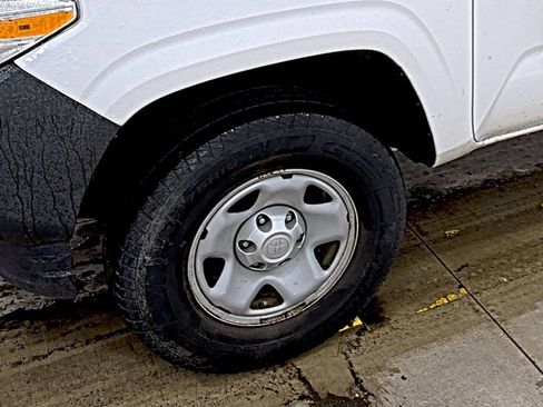 Used 2019 Toyota Tacoma SR image 7