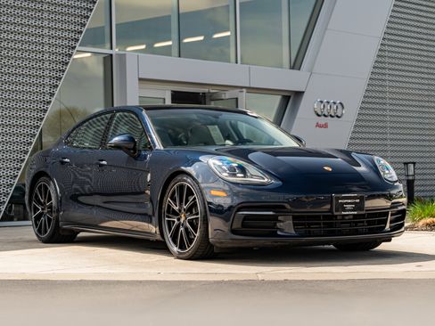 Used 2020 Porsche Panamera 4 image 1