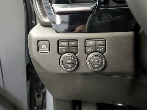 Used 2024 Chevrolet Silverado 1500 High Country w/ High Country Premium Package image 36