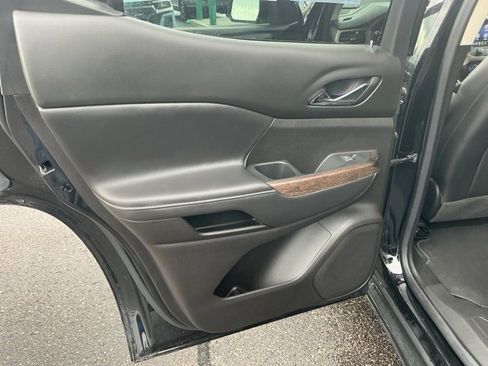 Used 2023 GMC Acadia Denali w/ Denali Technology Package image 14