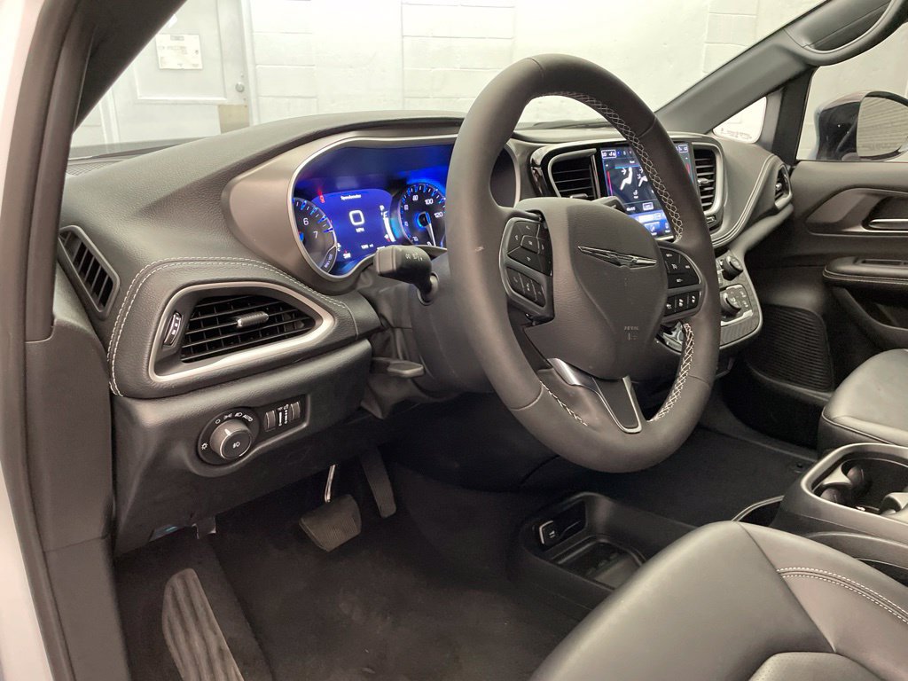 New 2026 Chrysler Pacifica Select FWD image 14