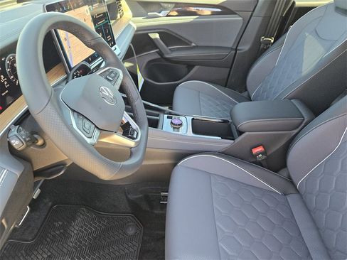 New 2026 Volkswagen Tiguan SEL R-Line image 11