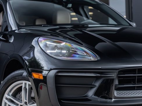 Certified 2024 Porsche Macan AWD/4WD image 20