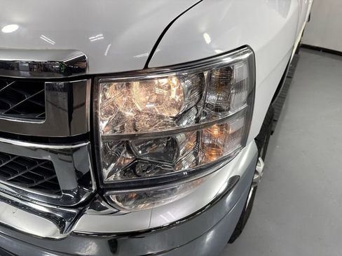 Used 2011 Chevrolet Silverado 2500 LT w/ Interior Plus Package RWD image 28