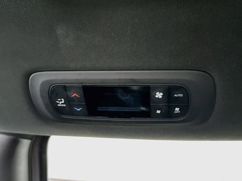 Used 2025 Chrysler Pacifica Select FWD image 12