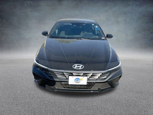 Used 2025 Hyundai Elantra SEL image 35