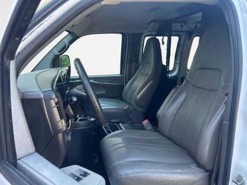 Used 2014 Chevrolet Express 3500 RWD image 9