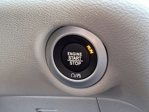 Used 2024 Chrysler Pacifica Touring-L image 24