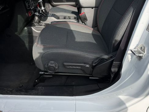 Used 2025 Jeep Wrangler Unlimited Rubicon image 23